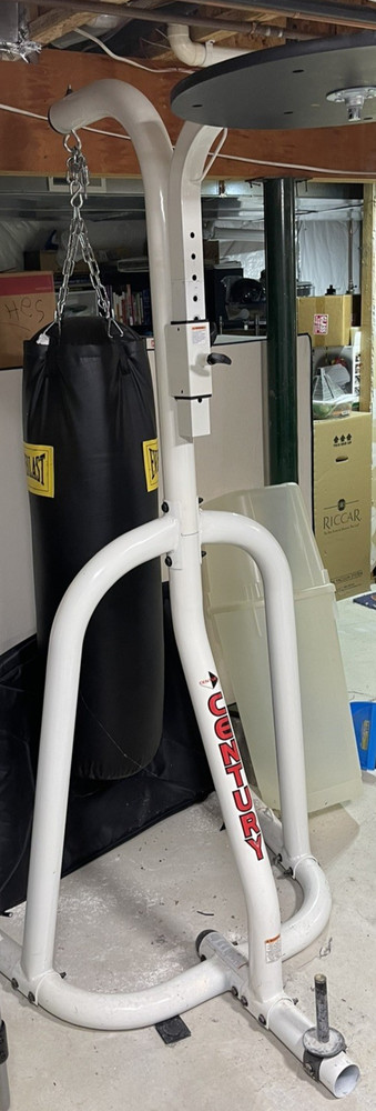 PUNCHING BAG AND STAND BUNDLE GREAT CONDITION