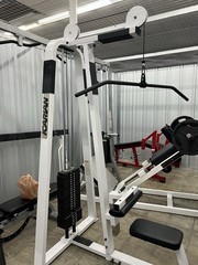 ICARIAN Lat Pulldown