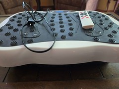 The Inchinerator Fitness Vibration Plate With Remote Inch-Inerator Weight Loss
