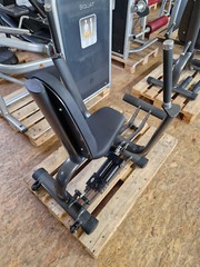 Gym 80 Circular Combo – Machine – Chest Push – Rowing Gym Class Studio Rehab Sports