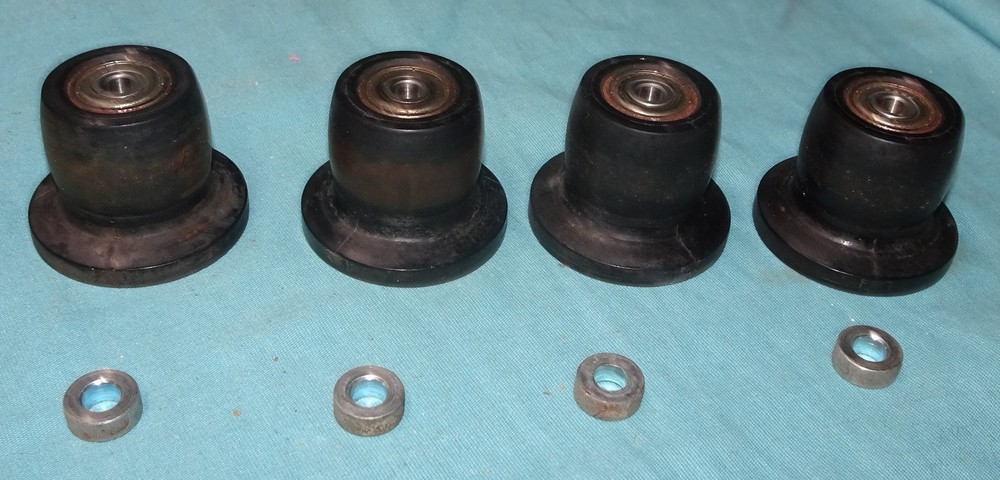 lot of 4 black rollers with spacers for Total Gym