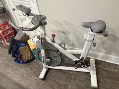 new bought, only used 2 times, can tell price again