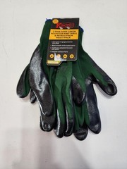 GLOVES AND ROPE (P19019991)