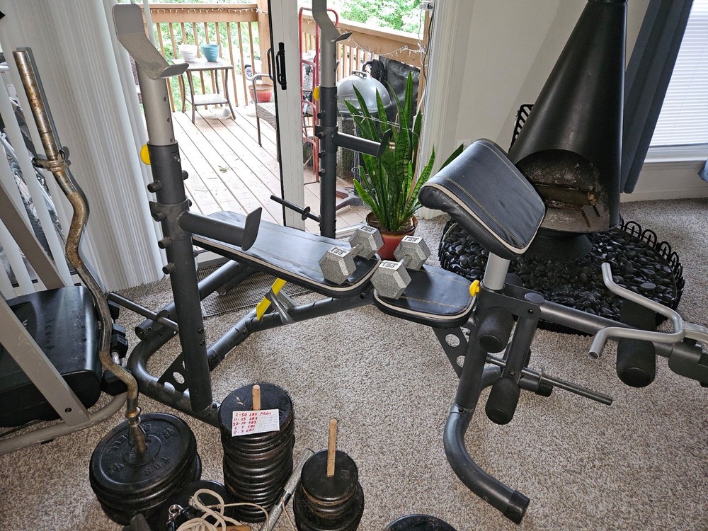 Gold’s Gym XR20 Home Gym + 300 lbs of Weights