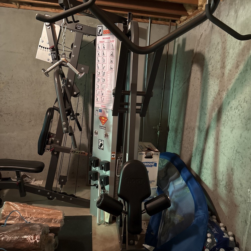 Hoist Fitness 2200 Home Gym Weight Machine in Kansas City