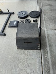 Complete Home Gym – Full Set Of Plates, Rack, Barbells. NO BENCH NO 45LB PLATES